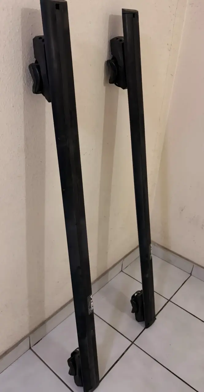 Barras portaequipaje negras para auto - 1