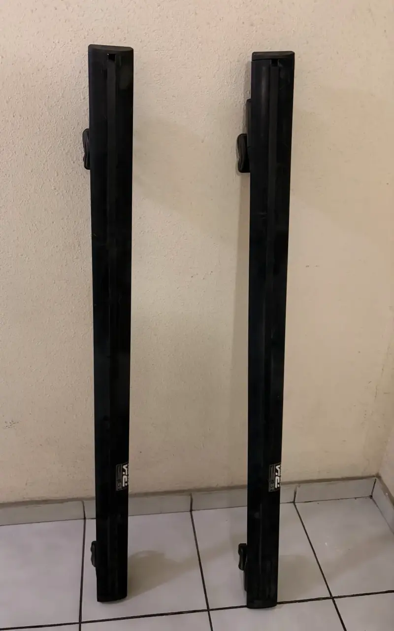 Barras portaequipaje negras para auto - 4
