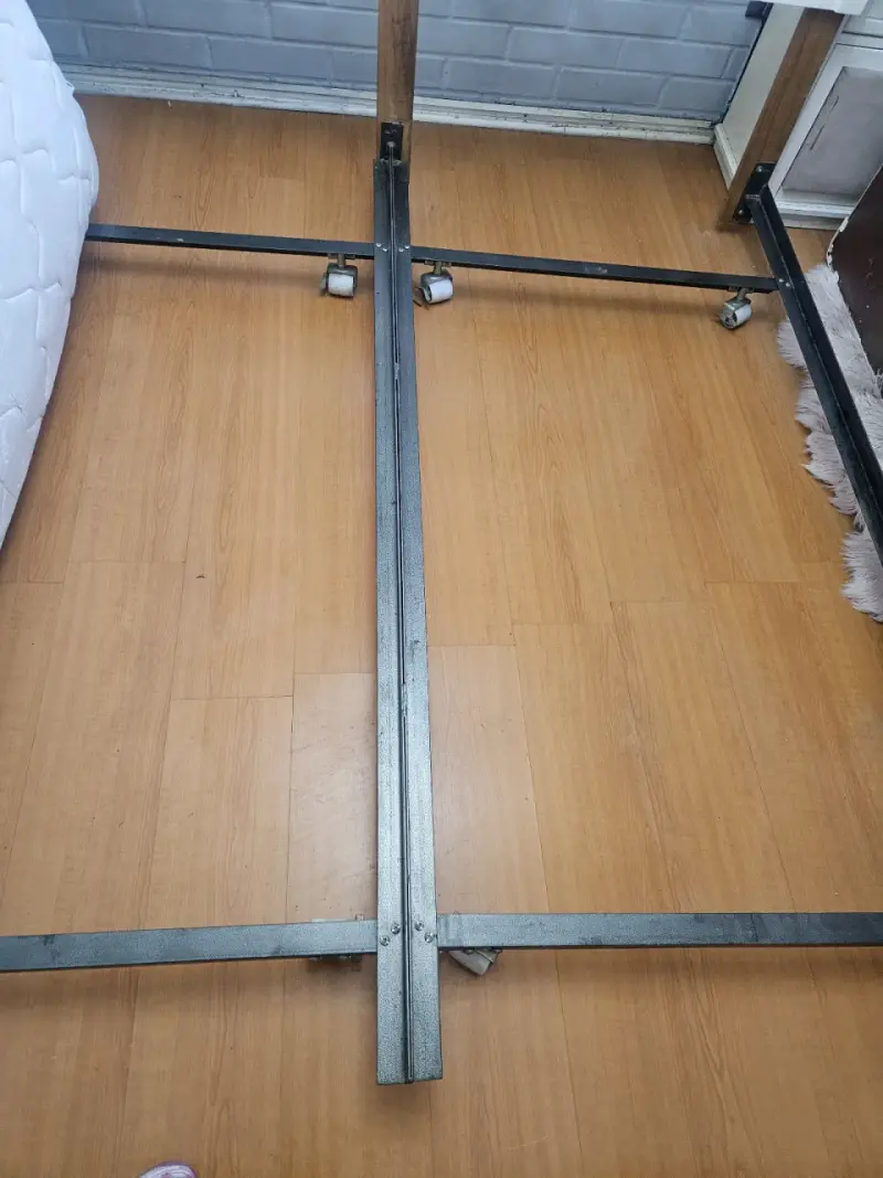 Juego de dormitorio king marca Rosen cama y 2 vela - 3