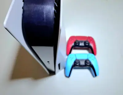 Consola PS5 con dos controles y juegos incluidos - miniatura 3