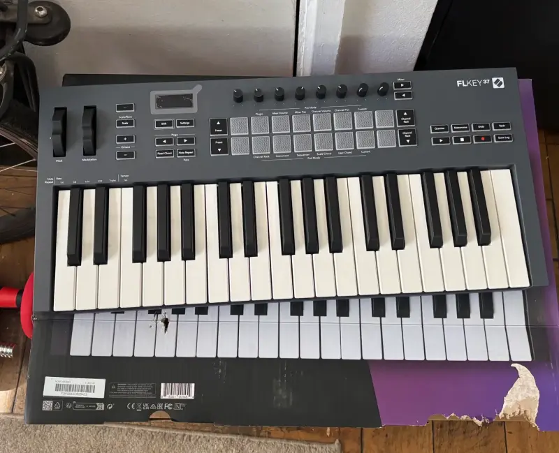 Teclado MIDI Novation FLkey 37 para FL Studio - 1