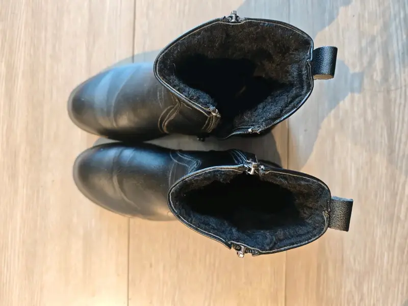 Botines de cuero negro con cierre lateral - 2