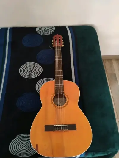 Guitarra acústica clásica de madera precio convers - miniatura 1