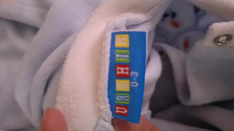 Enterito de bebé azul con ositos bordados - 2