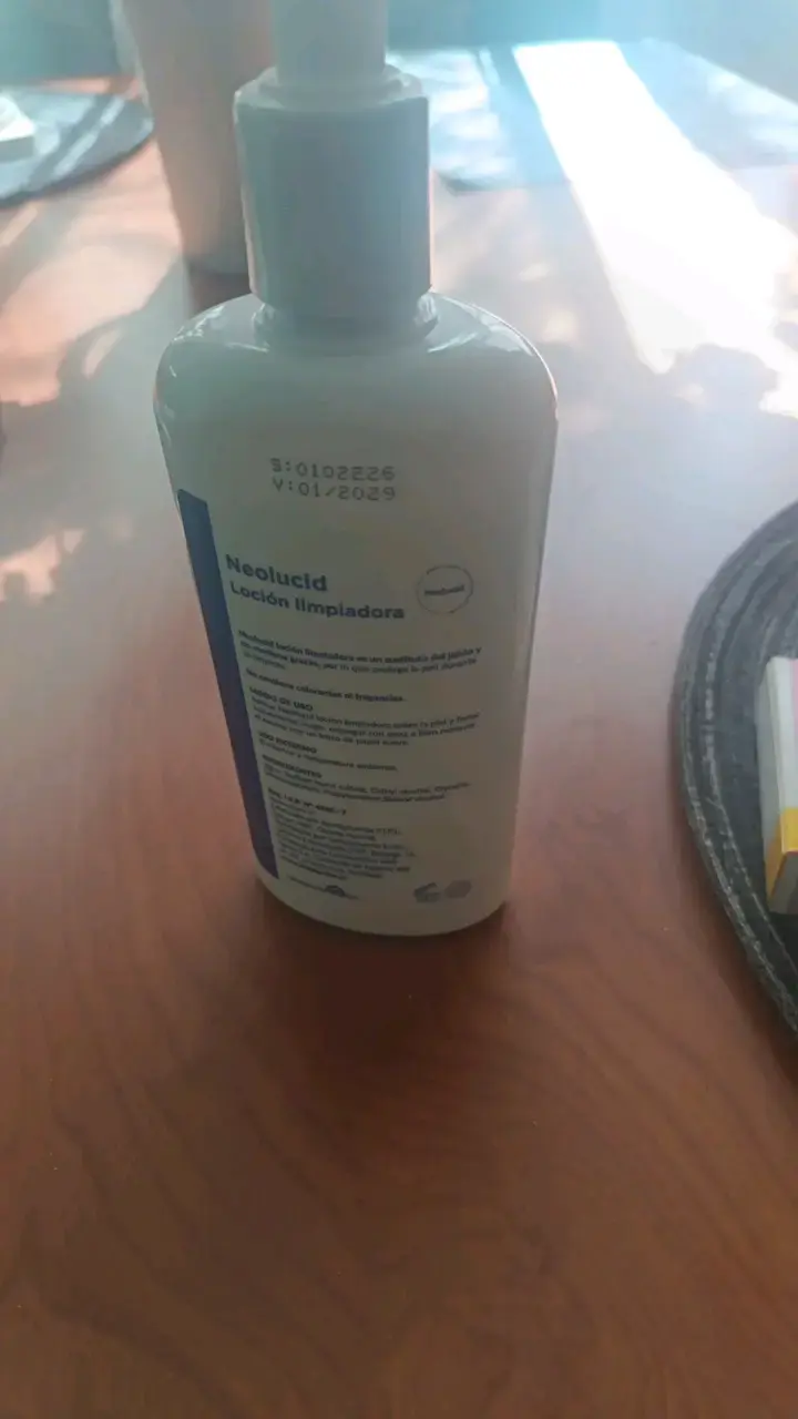 Loción limpiadora Neolucid hipoalergénica - 2