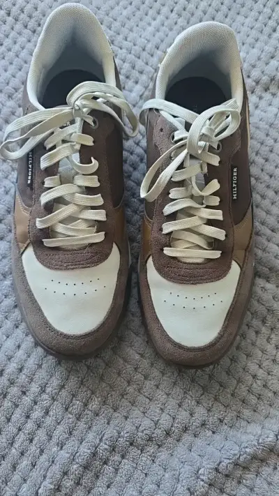 Zapatillas casuales Tommy Hilfiger marrón y blanco - miniatura 1