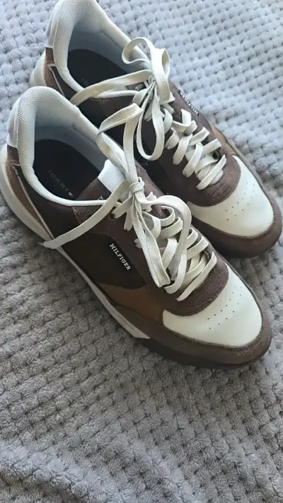 Zapatillas casuales Tommy Hilfiger marrón y blanco - miniatura 2