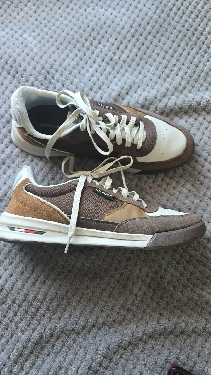 Zapatillas casuales Tommy Hilfiger marrón y blanco - 4