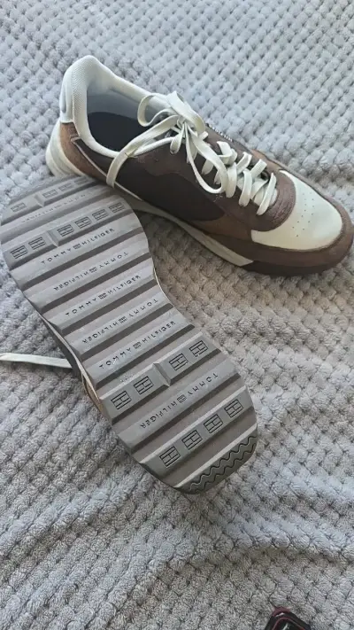 Zapatillas casuales Tommy Hilfiger marrón y blanco - miniatura 5