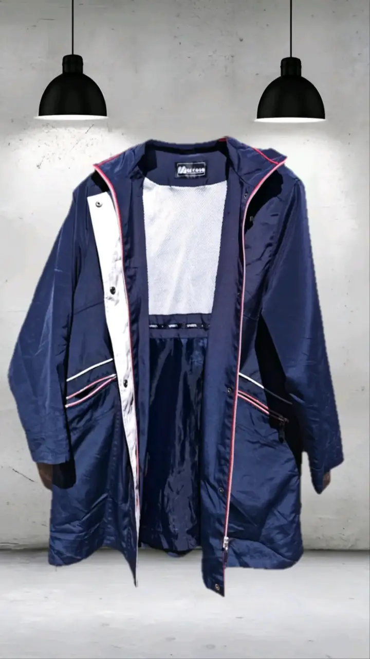 Abrigo impermeable azul con capucha para mujer - 1