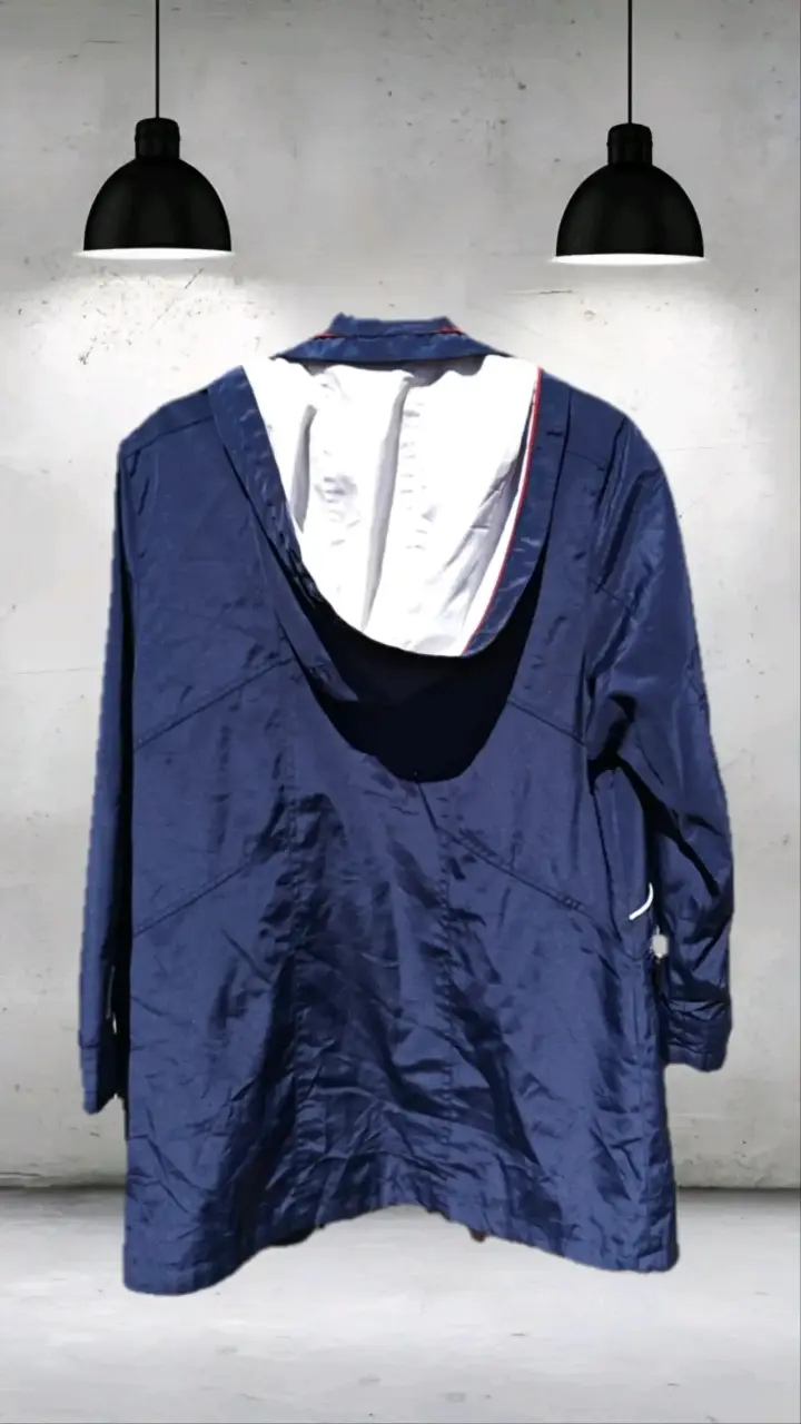 Abrigo impermeable azul con capucha para mujer - 2