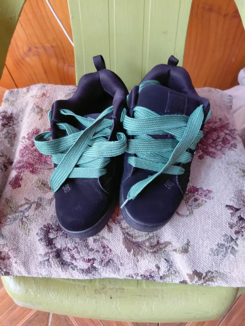 Zapatillas DC Court Graffik negras con cordones verdes - 4