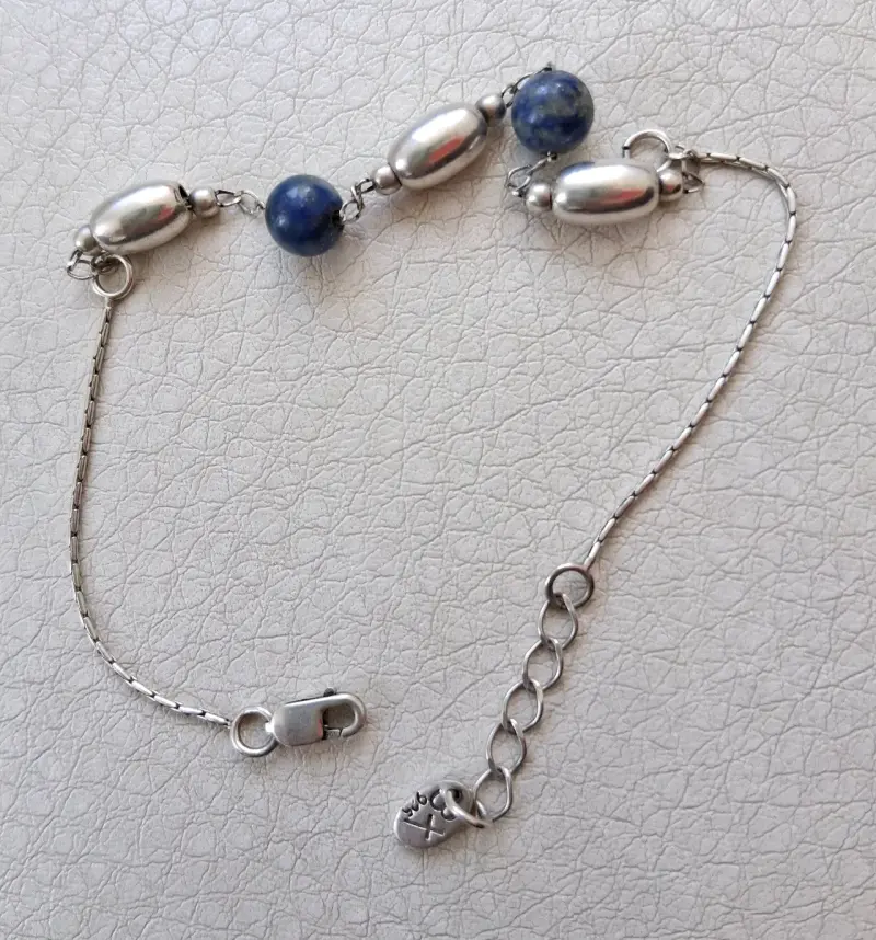 Pulsera de plata con cuentas azules