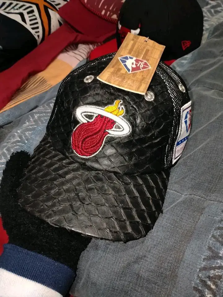 Gorra Mitchell & Ness Miami Heat Negra - 1