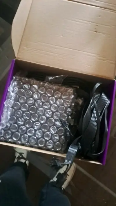Fuente de Poder Cooler Master 650W - miniatura 2