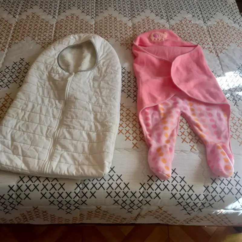 Saco de dormir para bebé blanco y rosa