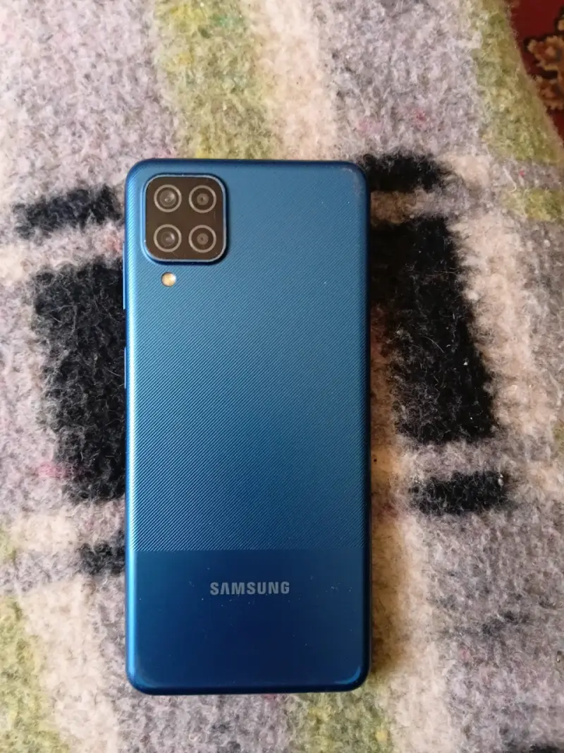 Samsung Galaxy A12 azul en buen estado - 1