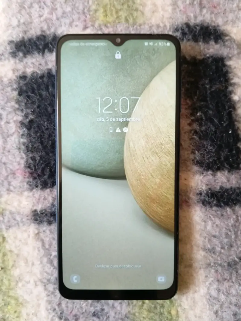 Samsung Galaxy A12 azul en buen estado - 2