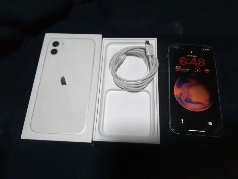 Tlf iPhone 11 en buen estado - 2