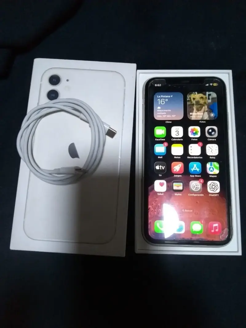 Tlf iPhone 11 en buen estado - 3