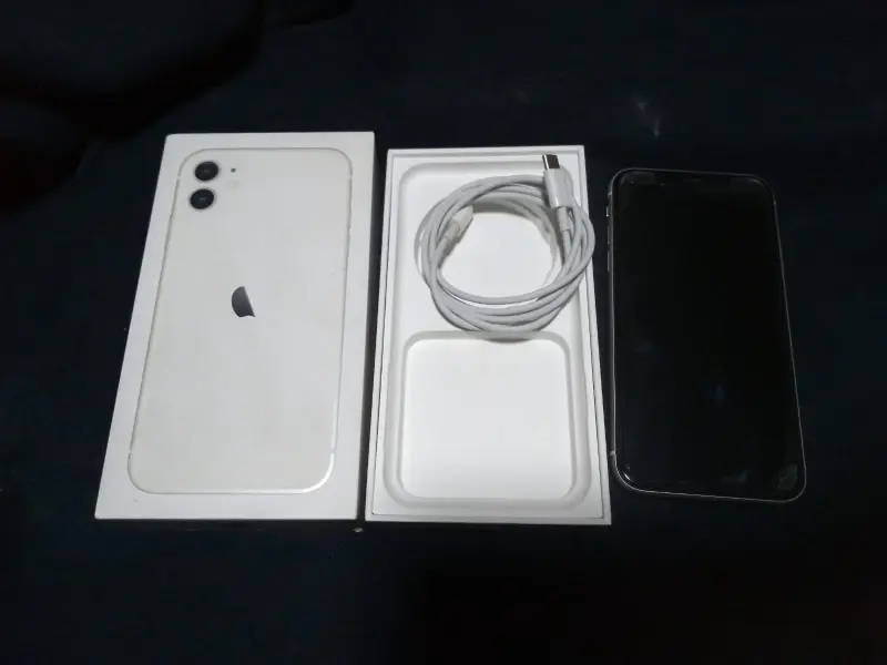 Tlf iPhone 11 en buen estado - 4