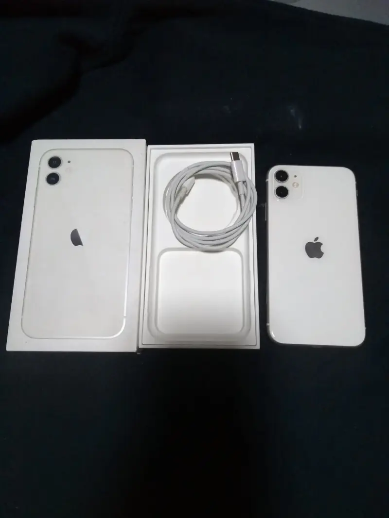 Tlf iPhone 11 en buen estado - 5