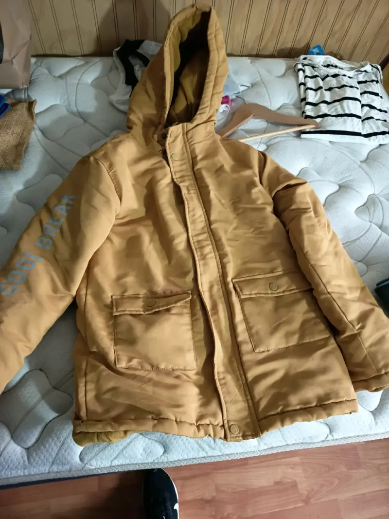 Parka niña amarilla con capucha para invierno