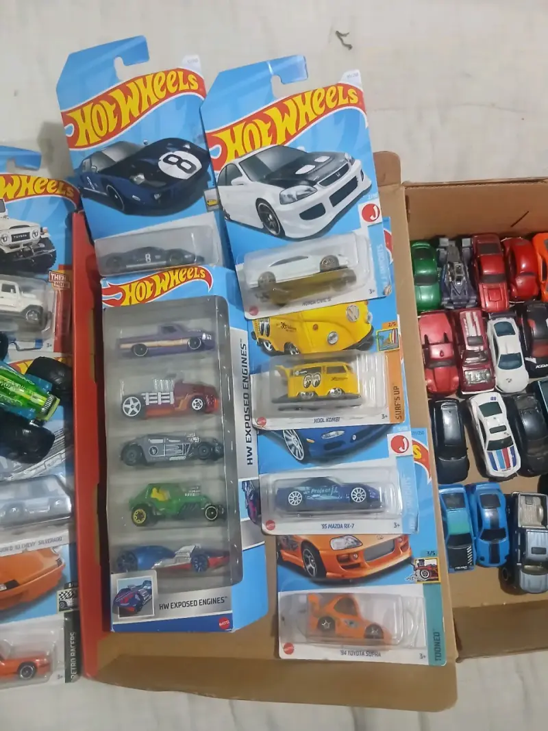 Colección de Autos Hot Wheels Variados - 1