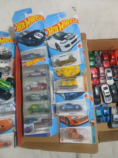 Colección de Autos Hot Wheels Variados - miniatura 1