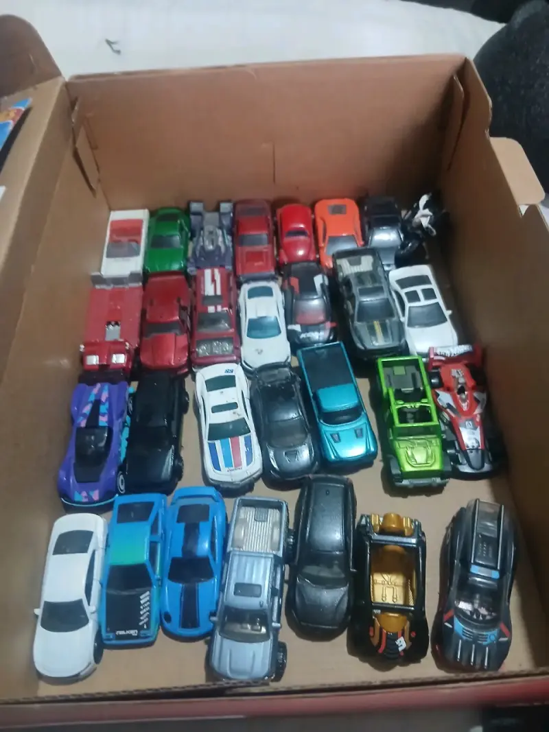 Colección de Autos Hot Wheels Variados - 2