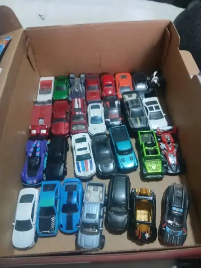 Colección de Autos Hot Wheels Variados - miniatura 2