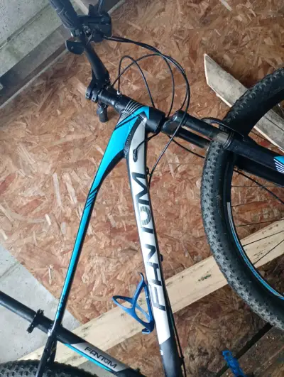 Bicicleta de montaña Fantom azul y negra - miniatura 4