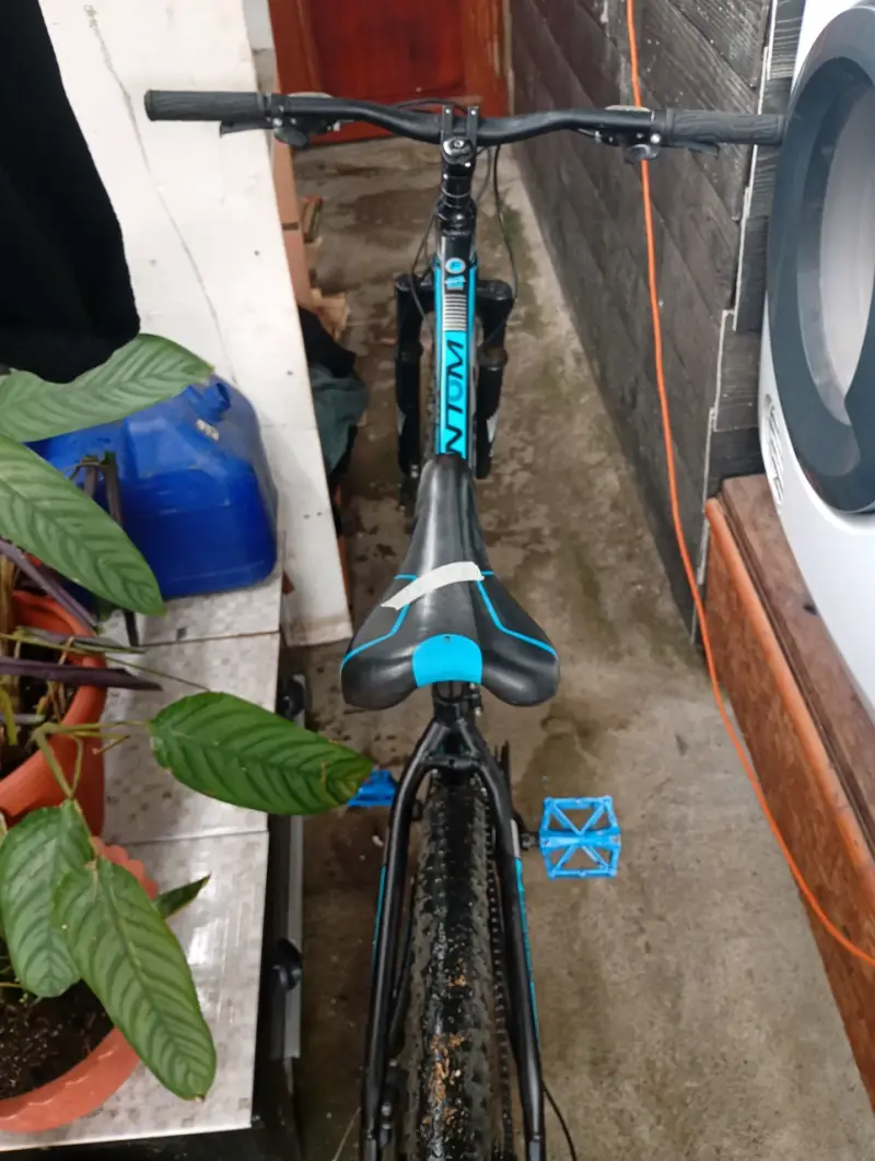 Bicicleta de montaña Fantom azul y negra - 6