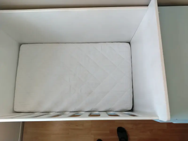 Cuna de madera con cajonera integrada - 4