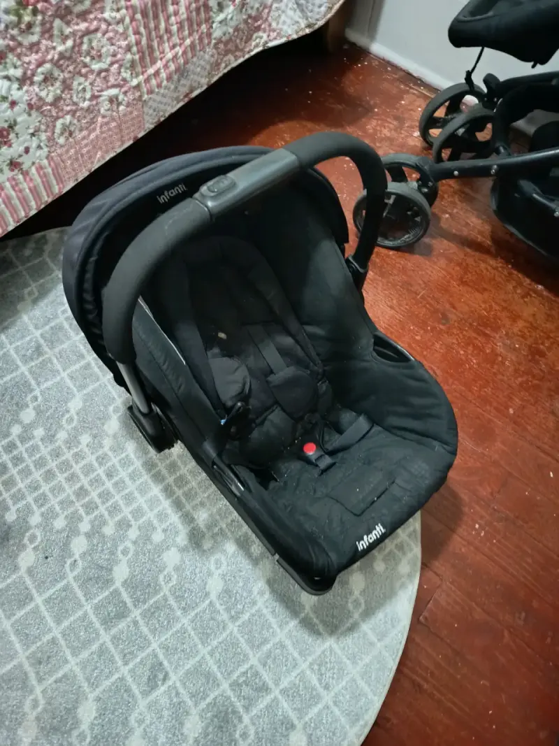 Coche de bebé Infanti negro con silla de auto - 2