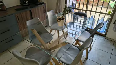 Mesa de Comedor de Vidrio con 6 Sillas Modernas - miniatura 1