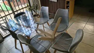 Mesa de Comedor de Vidrio con 6 Sillas Modernas - miniatura 2