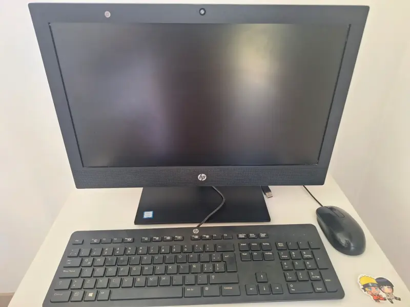 Computador All-in-One HP con teclado y mouse - 1