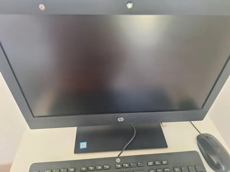 Computador All-in-One HP con teclado y mouse - 2