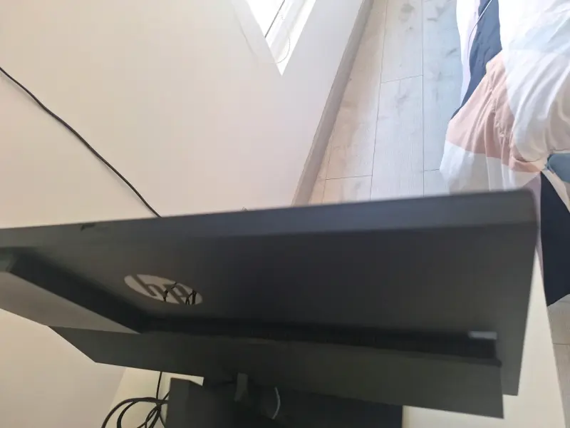 Computador All-in-One HP con teclado y mouse - 4