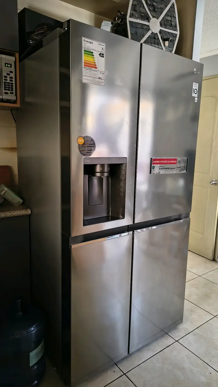 Refrigerador LG Side by Side con Dispensador hielo - 1