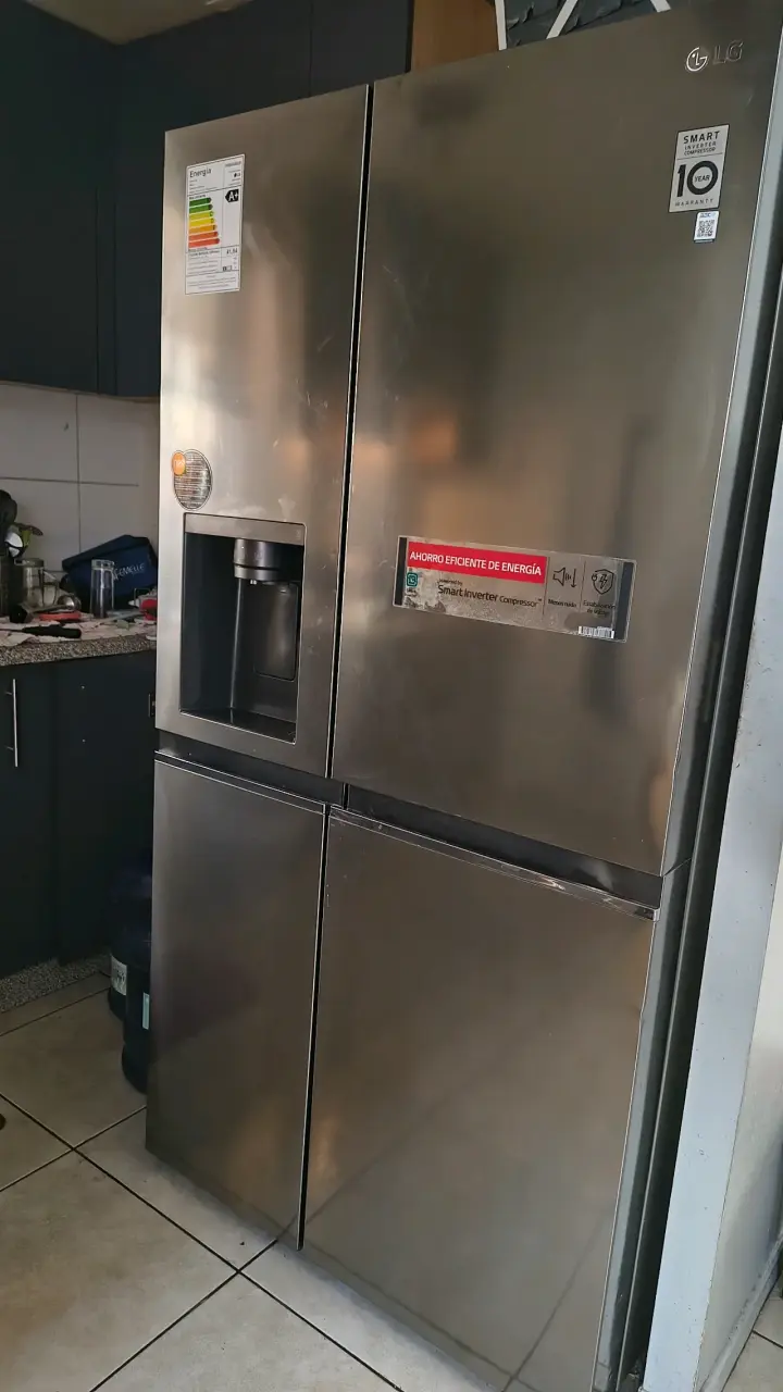 Refrigerador LG Side by Side con Dispensador hielo - 2