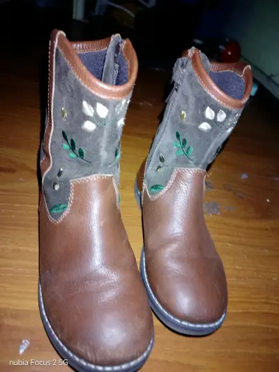 Botines de cuero marrón con bordado floral - miniatura 1