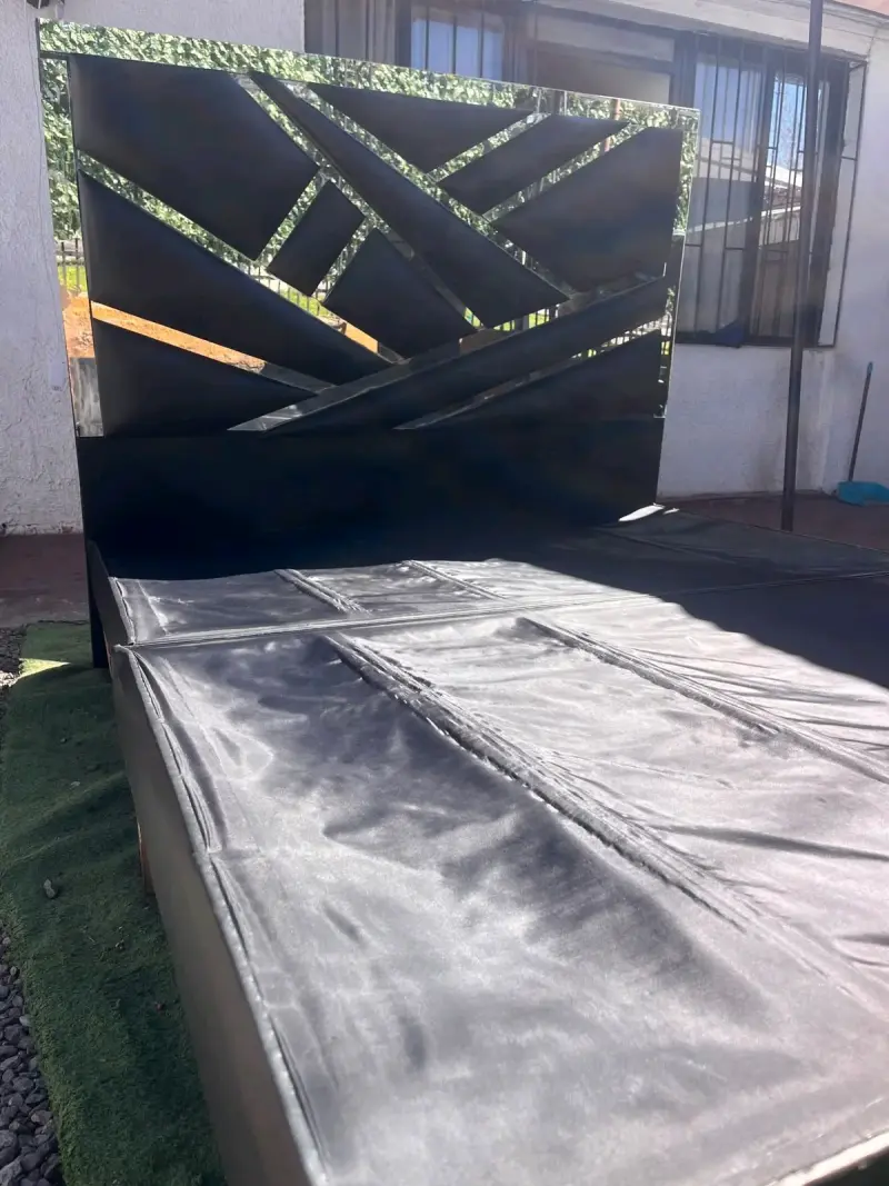 Cama de dos plazas con cabecera moderna - 2