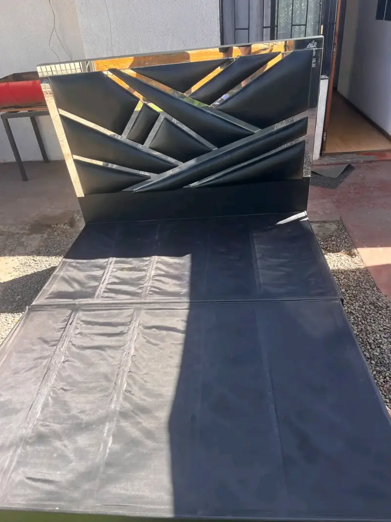 Cama de dos plazas con cabecera moderna - 4