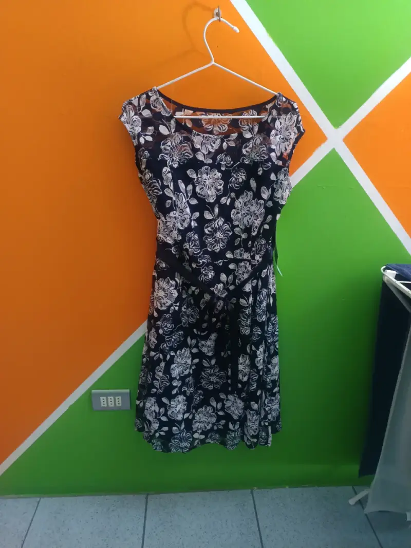 Vestido floral azul y blanco estilo Petite - 2