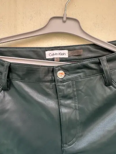 Pantalones de cuero sintético Calvin Klein verde oscuro - miniatura 3