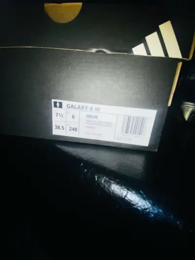 Zapatillas  adidas negras con detalles rosados - miniatura 3