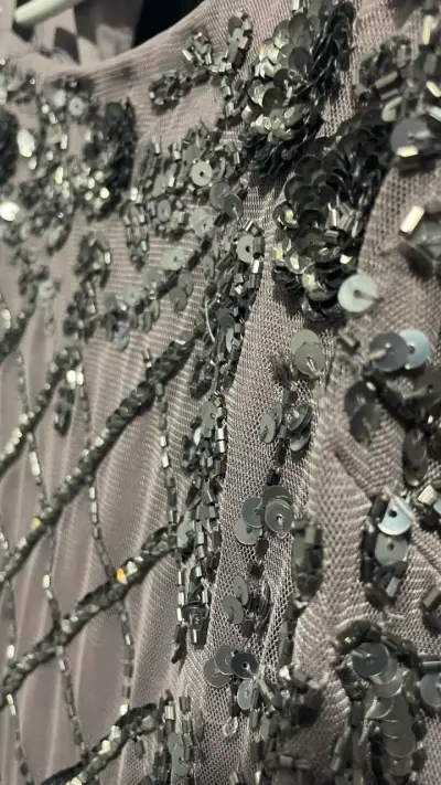 Vestido largo de fiesta con lentejuelas - miniatura 4