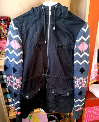 Chaqueta negra con mangas tejidas Sybilla - miniatura 1